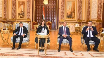 السفيرة نبيلة مكرم: نستهدف تعريف الدارسين بالخارج بطبيعة الحياة البرلمانية في مصر