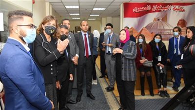 السفيرة نبيلة مكرم: شباب الدارسين بالخارج يزورون متحف ومكتبة مجلس النواب