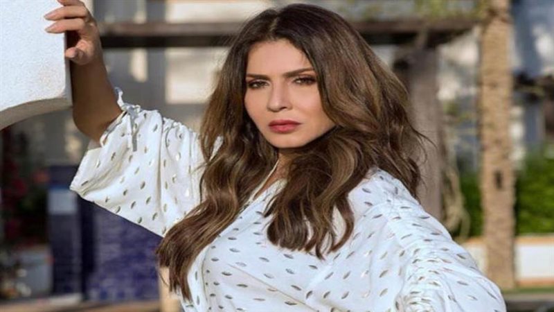 الفنانة نجلاء بدر