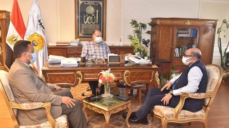 محافظ أسيوط يلتقي