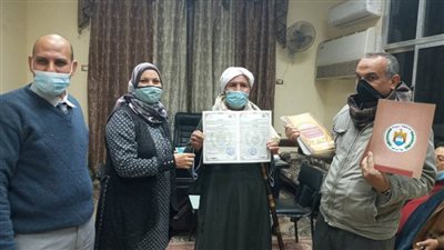 تسليم 35 عقد تقنين لأراضي أملاك دولة بمركز القوصية