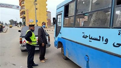 حملات مكبرة لمتابعة التزام السائقين والركاب بارتداء الكمامة في البحيرة