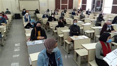 ٩٣٥١ طالبًا وطالبة بـ١٣ كلية حصيلة امتحانات اليوم بجامعة القناة