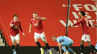 مانشستر يونايتد يفوز بصعوبة على وست هام في الدوري الإنجليزي