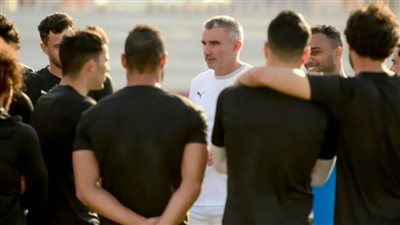 كيف يتعامل الديك الفرنسي مع لاعبي الزمالك قبل لقاء 