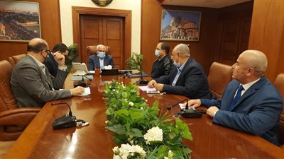 محافظ بورسعيد يوجه بتقديم كافة التيسيرات للتجار عند إصدار قرار الاستيراد