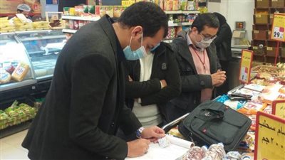 تحرير 58 مخالفة وإعدام 147 كجم أغذية خلال حملات رقابية بالمنيا 