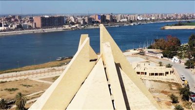 المنيا تحتفل بالعيد القومي 102 ووضع إكليل الزهور على النصب التذكاري