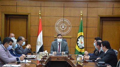 محافظ الدقهلية يوجه بإزالة المعوقات لبدء تطوير المزلقانات