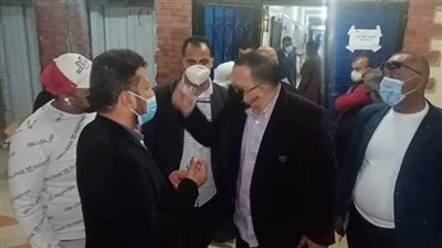مدير الصحة بالسويس يتفقد قسم عزل المستشفى العام