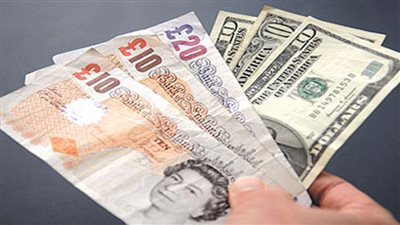 الجنيه الإسترليني ينخفض مقابل الدولار