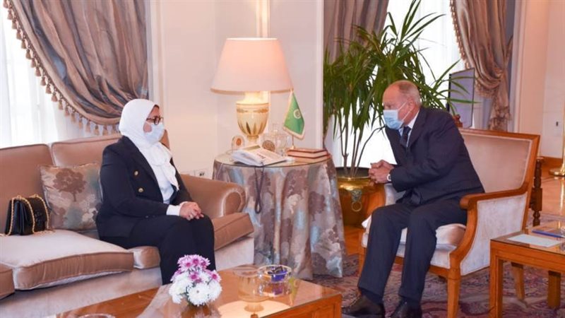 وزيرة الصحة وأمين