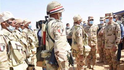 رئيس الأركان يشهد المرحلة الرئيسية لمشروع مراكز القيادة الخارجى 