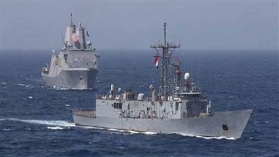 القوات البحرية المصرية والأمريكية تنفذان تدريبًا بحريًا عابرًا بنطاق الأسطول الجنوبي بالبحر الأحمر