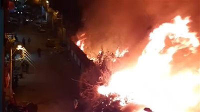 اندلاع حريق هائل بمنطقة أبو عبد الله بدمنهور.. (صور)