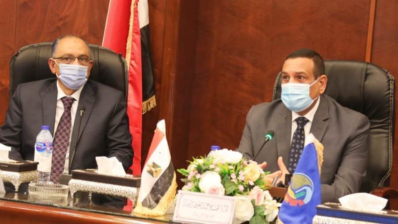 نائب وزير الصحة ومحافظ