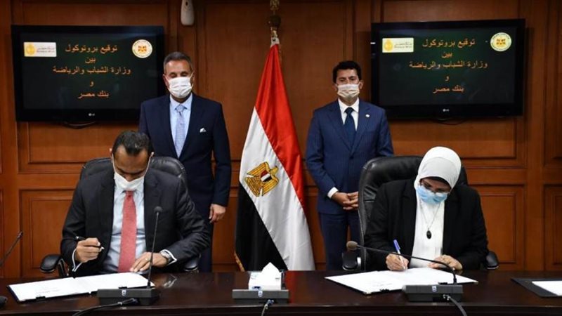 لحظة توقيع البروتوكول