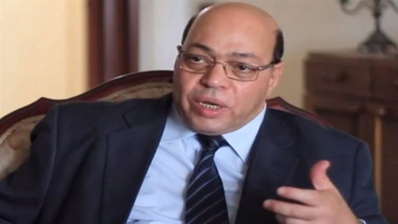 الدكتور شاكر عبد