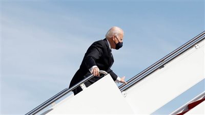 البيت الأبيض يعلق على حادث سقوط بايدن