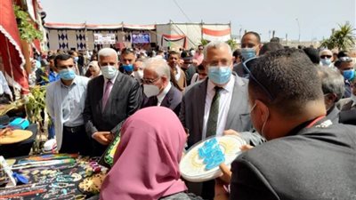 وزير الزراعة ومحافظ جنوب سيناء يفتتحان معرض المنتجات الغذائية والحرف والزهور بشرم الشيخ