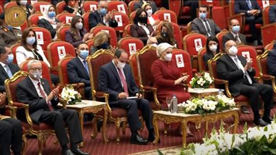  الرئيس السيسي يصل إلى مركز المنارة لحضور حفل تكريم المرأة المصرية والأم المثالية