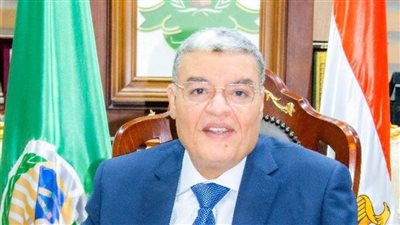 محافظ المنيا يقدم التهنئة للفائزتين بلقب الأم المثالية 