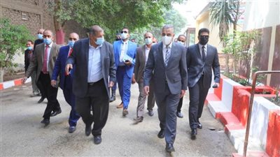 خلال جولته بمديرية الزراعة.. محافظ سوهاج يتفقد مركز تجميع الألبان الجديد ومشروع 