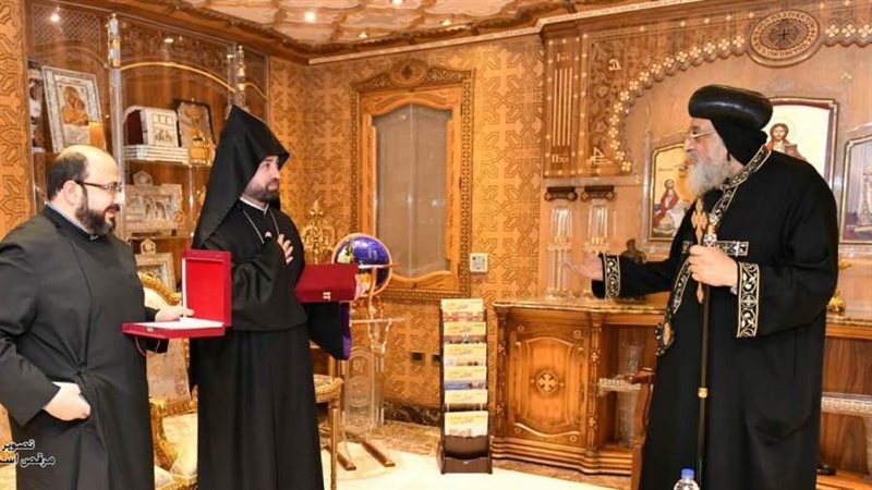 البابا تواضروس مع