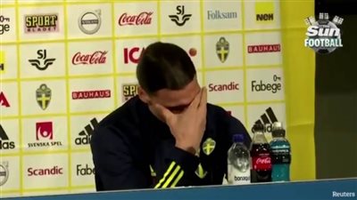 إبراهيموفيتش يبكي في مؤتمر عودته لمنتخب السويد