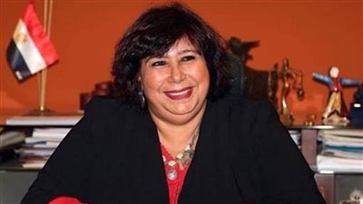 وزيرة الثقافة: صالون الشباب علامة مضيئة في ساحة التشكيل المصري