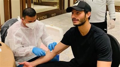 بعثة منتخب مصر تجري مسحة طبية فور وصولها كينيا