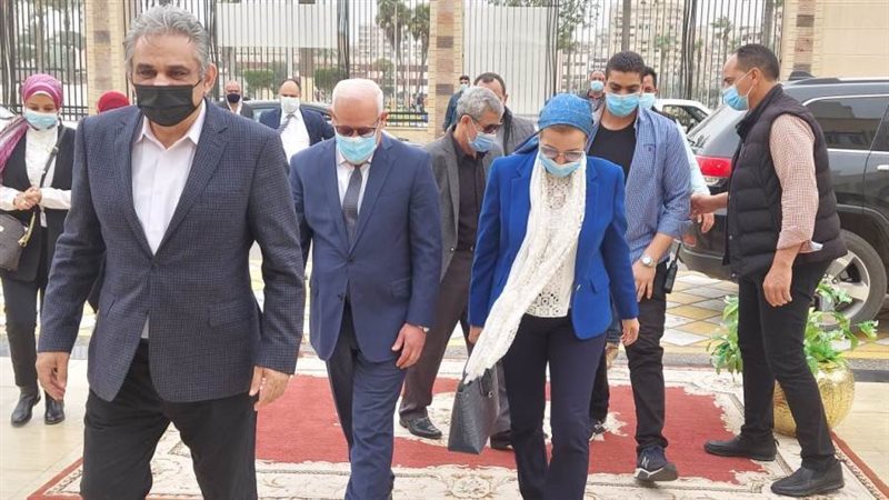 وزيرة البيئة ومحافظ