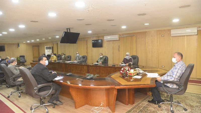 محافظ أسيوط يستعرض