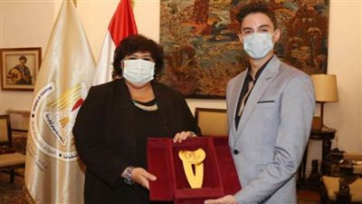 وزيرة الثقافة تكرم لوكا عبدالنور أول مصري الفائز بالمركز الثاني في مسابقة للباليه بسويسرا