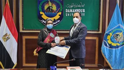 جامعة دمنهور تكرم أمهات الشهداء بمناسبة عيد الأم 