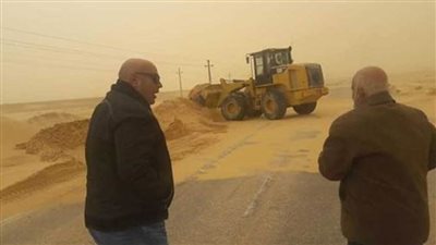 إعادة فتح طرق وسط سيناء بعد تحسن الظروف الجوية وإزالة الرمال