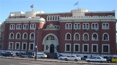 رئيس جامعة الإسكندرية يؤكد ضرورة الاستمرار فى تطبيق الإجراءات الاحترازية مع انطلاق الفصل الدراسي الثاني