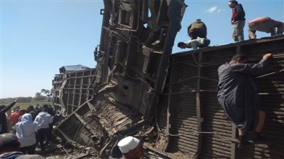 سقوط عربة من القطار المميز بالترعة الموازية لخط السكة الحديد