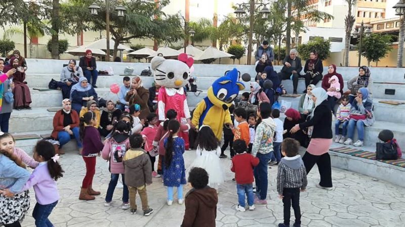 احتفالية فنية بمكتبه