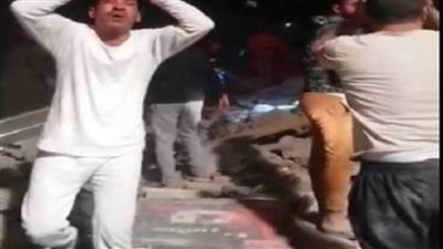 انهيار عقار في عين شمس بالقاهرة وسقوط ضحايا ومصابين.. صور وفيديو 