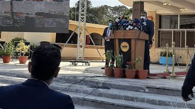 عاجل| رئيس قناة السويس: تعاملنا بسرعة فعالة مع السفن الموجودة في القناة