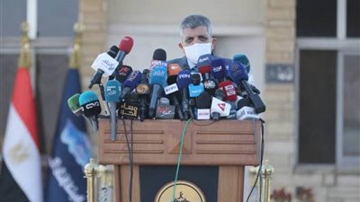 رئيس هيئة قناة السويس: لا ندخر جهدا ونعمل بأقصى سرعة لحل مشكلة السفينة العالقة