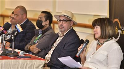 بالصور.. مائدة مستديرة عن السينما والتكنولوجيا بالأقصر السينمائي