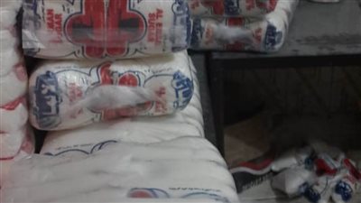 ضبط مخزن لتعبئة السكر بمنطقة العامرية بدون ترخيص 