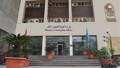 رش وتطهير مقر وزارة السياحة والآثار بالزمالك