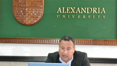 جامعة الإسكندرية توافق على مجموعة من المشروعات البحثية وتستعرض أنشطة الكليات