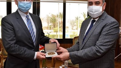 وزير الطيران المدنى يلتقي سفير كندا بالقاهرة  لبحث  التعاون المشترك بين البلدين