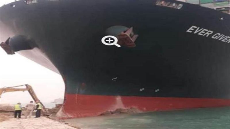 السفينة العالقة