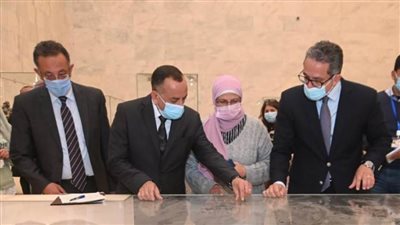 وزير السياحة يستعرض تفاصيل عملية نقل المومياوات
