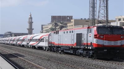 رجال الشرطة ينجحون في إنقاذ سيدة شعرت بإعياء خلال استقلالها أحد القطارات